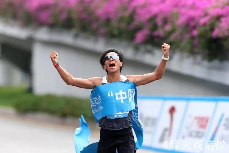 何杰夺得全运会首届跨境马拉松冠军